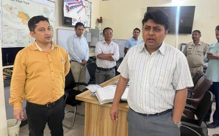जिलाधिकारी नितिन सिंह भदौरिया ने    जिला कंट्रोल रूम का निरीक्षण किया
