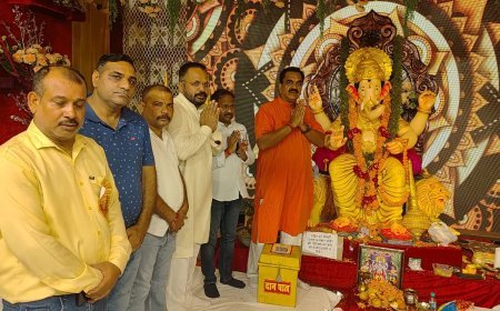 सिडकुल चौक पर सिडकुल उद्योग परिवार की ओर से धूमधाम से आयोजित श्री गणेश महोत्सव में पूर्व विधायक राजकुमार ठुकराल शामिल