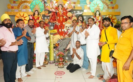शारदीय नवरात्रि के पावन अवसर पर नगर व ग्रामीण क्षेत्रें में धार्मिक और सांस्कृतिक आयोजनों की धूम है