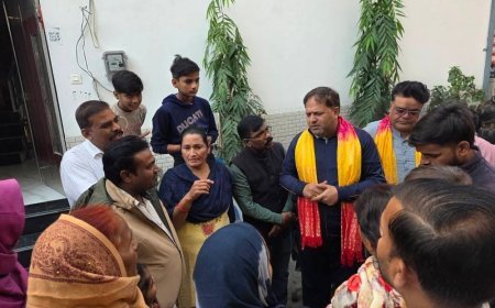 महापौर ने वार्ड दो ट्रांजिट कैम्प का भ्रमण कर जनता से संवाद किया