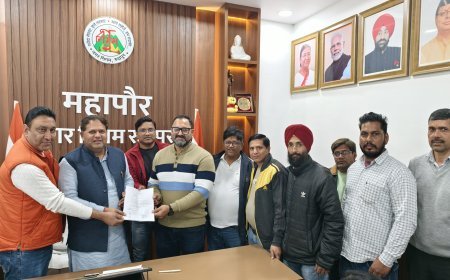 पार्क के सौंदर्यीकरण के लिए महापौर को सौंपा ज्ञापन