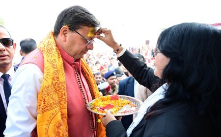 मुख्यमंत्री धामी ने नौगवां ठग्गू में श्री गौरी शंकर महादेव मन्दिर प्रांगण में सामूहिक विवाह समारोह में प्रतिभाग कर नव दम्पतियों को आशीर्वाद दीं