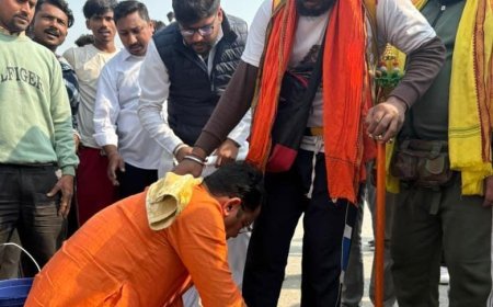 *विधायक शिव अरोरा ने हरिद्वार से पवित्र जल लेकर आये कावरियो के चरण धोकर किया स्वागत* *विधायक बोले कावरियो की सेवा करना मेरा लिये विशेष सौभग्य की बात*