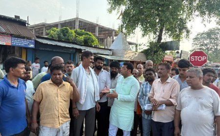 विश्वकर्मा मार्किट के व्यापारीयों से मिले विधायक शिव अरोरा ने सांसद अजय भट्ट व जिला अधिकारी से दूरभाष पर वार्ता बाद बोले विश्वकर्मा मार्किट व्यापारीयों का अगले कुछ दिनों मे होंगी आवंटन प्रक्रिया,उसके बाद हटाए जाएंगे रोडवेज से विश्वकर्मा मार्किट की दुकाने*