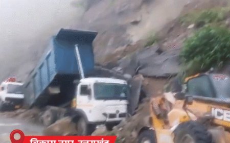 जम्मू-कश्मीर के पहलगाम में बादल फटा, सड़क बही:उत्तराखंड के हाइड्रो प्रोजेक्ट के पास लैंडस्लाइड, गाड़ियां-मशीनें मलबे में दबीं