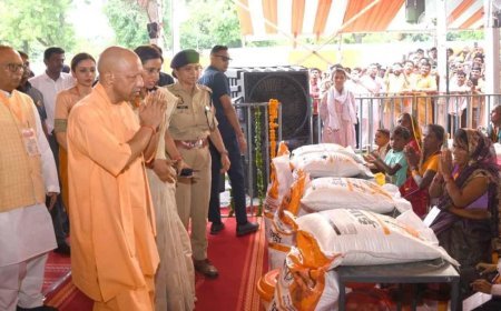 योगी सरकार का बाढ़ प्रभावितों के लिए राहत अभियान जारी, अब तक 21,350 लोगों को सुरक्षित स्थानों पर पहुंचाया