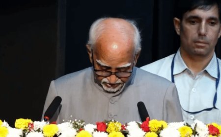 हामिद अंसारी ने पूर्व पीएम नेहरू की बात दोहराई:बोले- भारत को असली खतरा कम्युनिज्म से नहीं, हिंदू दक्षिणपंथी सांप्रदायिकता से था
