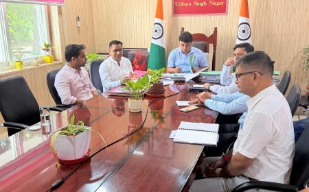 जिलाधिकारी ने ली वर्चुअल मासिक समीक्षा बैठक, लापरवाह अधिकारियों का स्पष्टीकरण तलब।*